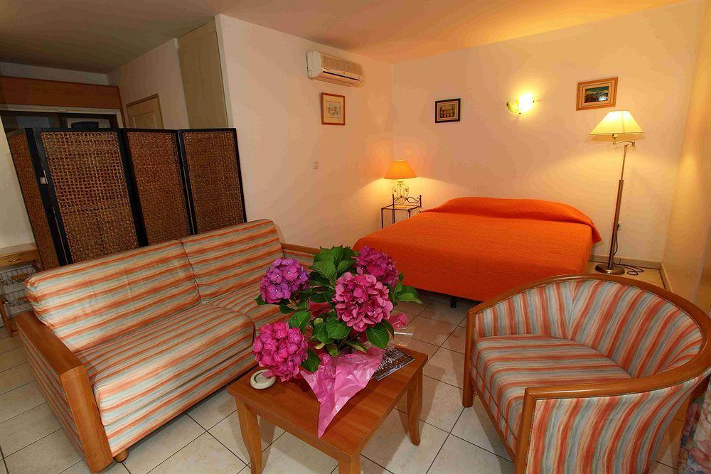Le Kerveguen Hotel Saint-Gilles-les Bains Kültér fotó