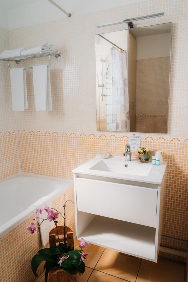 Le Kerveguen Hotel Saint-Gilles-les Bains Kültér fotó