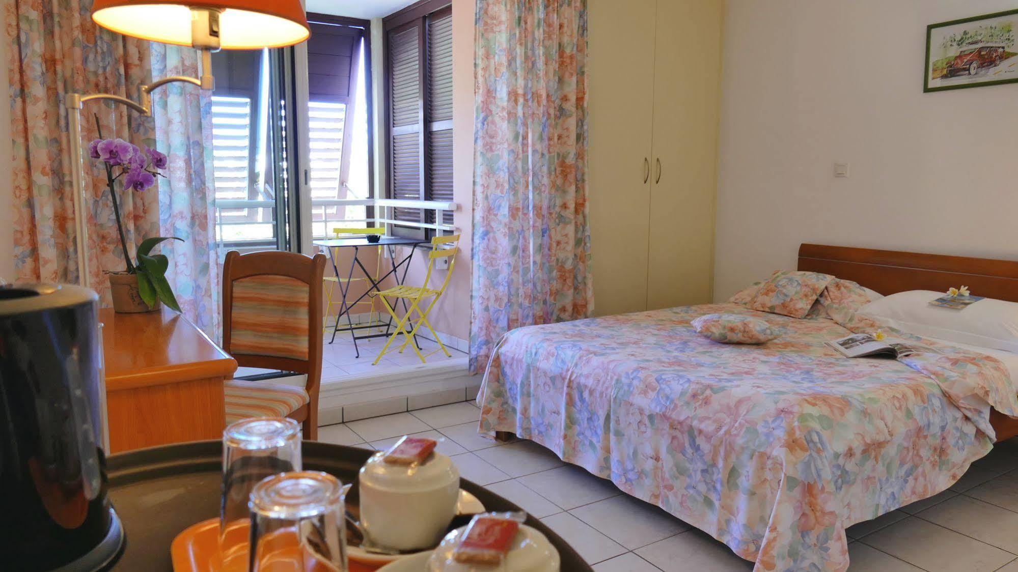 Le Kerveguen Hotel Saint-Gilles-les Bains Kültér fotó