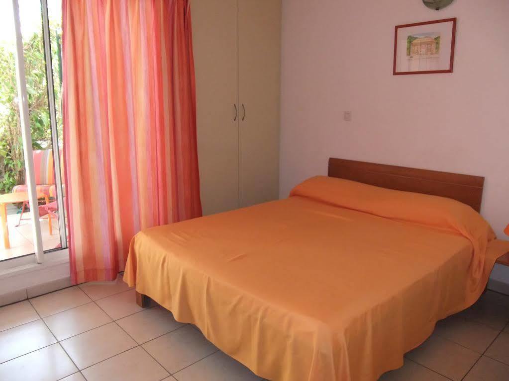 Le Kerveguen Hotel Saint-Gilles-les Bains Kültér fotó
